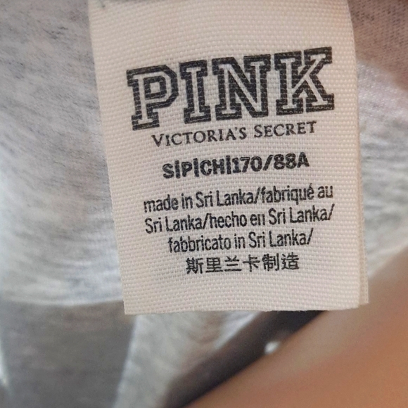 PINK Victoria's Secret Grey Long Sleeve T-Shit w/"LOVE PINK" Graphic on the Back - Picture 5 of 5